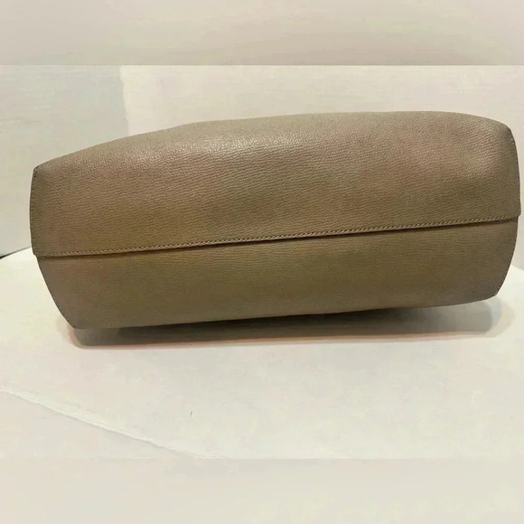 Authentic Fendi tote! Such a cute travel bag, but not bulky. Super trendy! W/COA - Picture 7 of 16